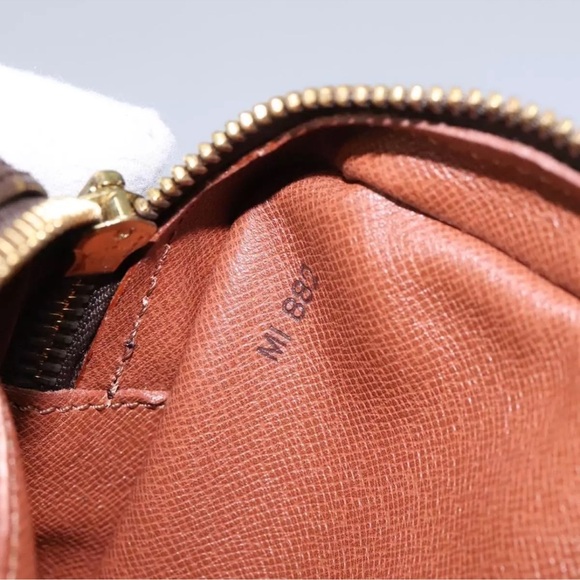 Authentic LV Jeune Fille Crossbody Monogram - Picture 11 of 15